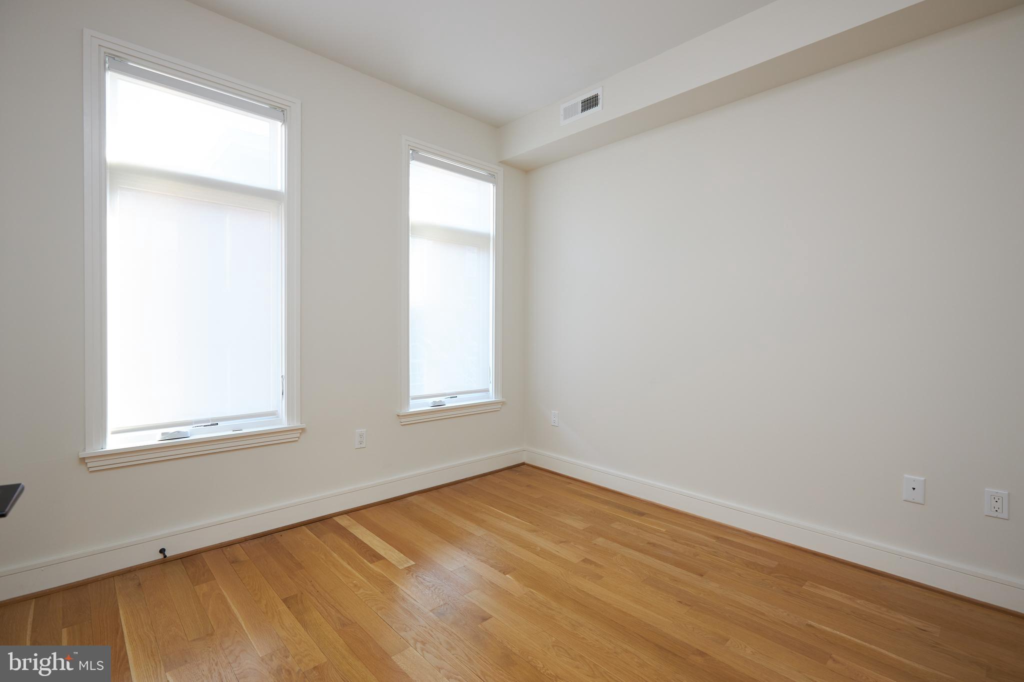 419 Guethler's Way Washington, DC 20003 - Photo 19 of 59 2nd BR with en-suite bathroom and walk in closet.