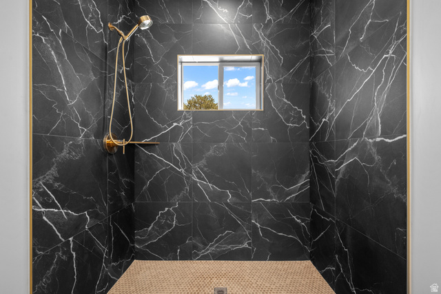 7238 South 525 East Midvale, UT 84047 - Photo 16 of 29 Bathroom