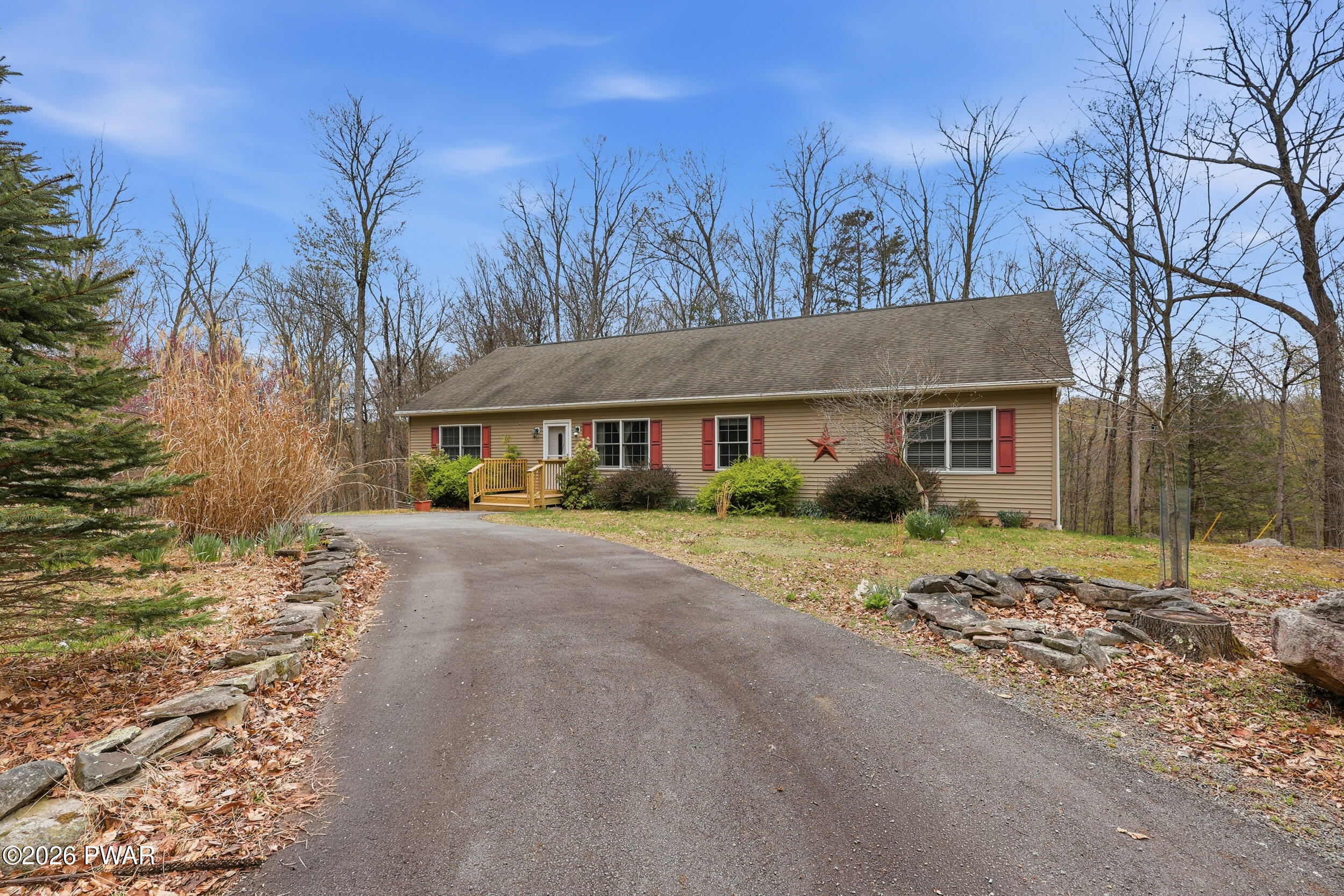 4 Pine Creek Road Hawley, PA 18428 - Photo 2 of 50 Nice approach