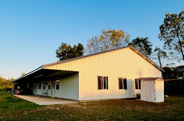 $180,000 | 7982 West Remus Road, Remus, MI 49340