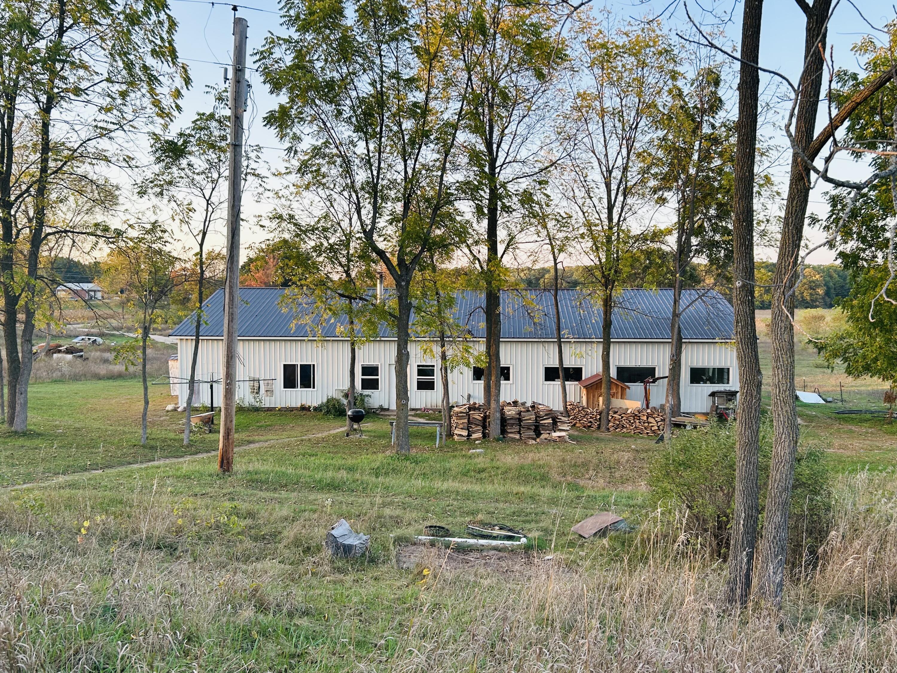 7892 West Remus Road Remus, MI 49340 - Photo 3 of 34 IMG_8033