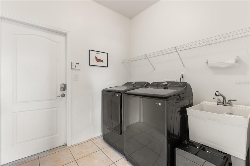 2309 Wolf Ridge Lane Mount Dora, FL 32757 - Photo 20 of 36 a utility room with dryer and washer