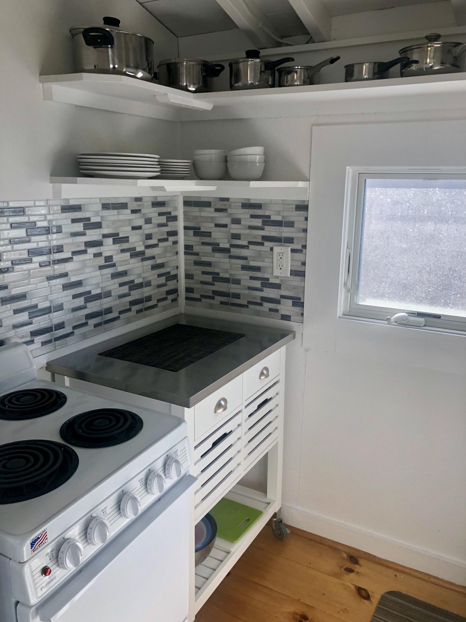 503 Shore Road, Unit 26 Truro, MA 02666 - Photo 10 of 17 a close view of stove top oven