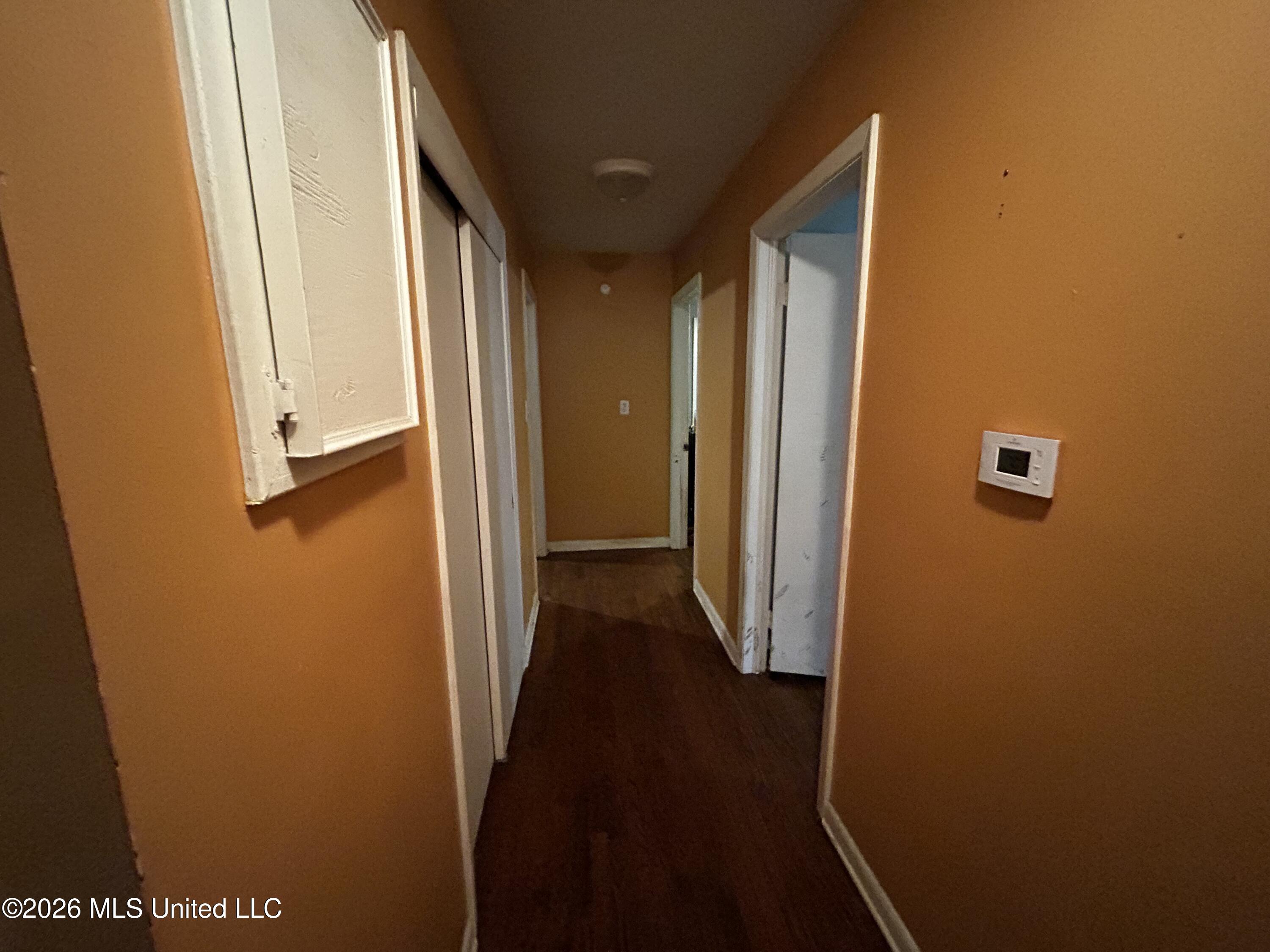 720 Colonial Circle Jackson, MS 39211 - Photo 11 of 25 Hallway