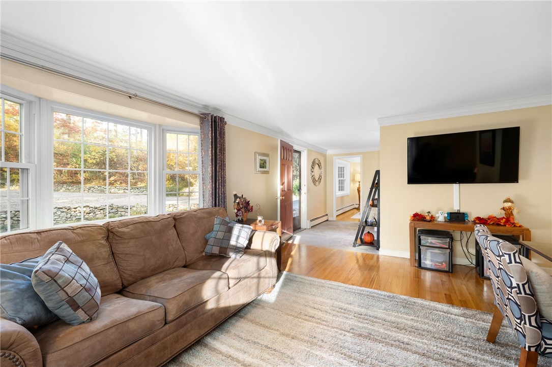 672 Plainfield Pike Scituate, RI 02857 - Photo 12 of 39