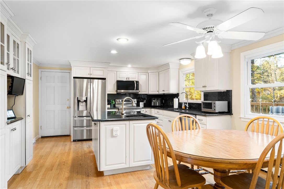 672 Plainfield Pike Scituate, RI 02857 - Photo 4 of 39