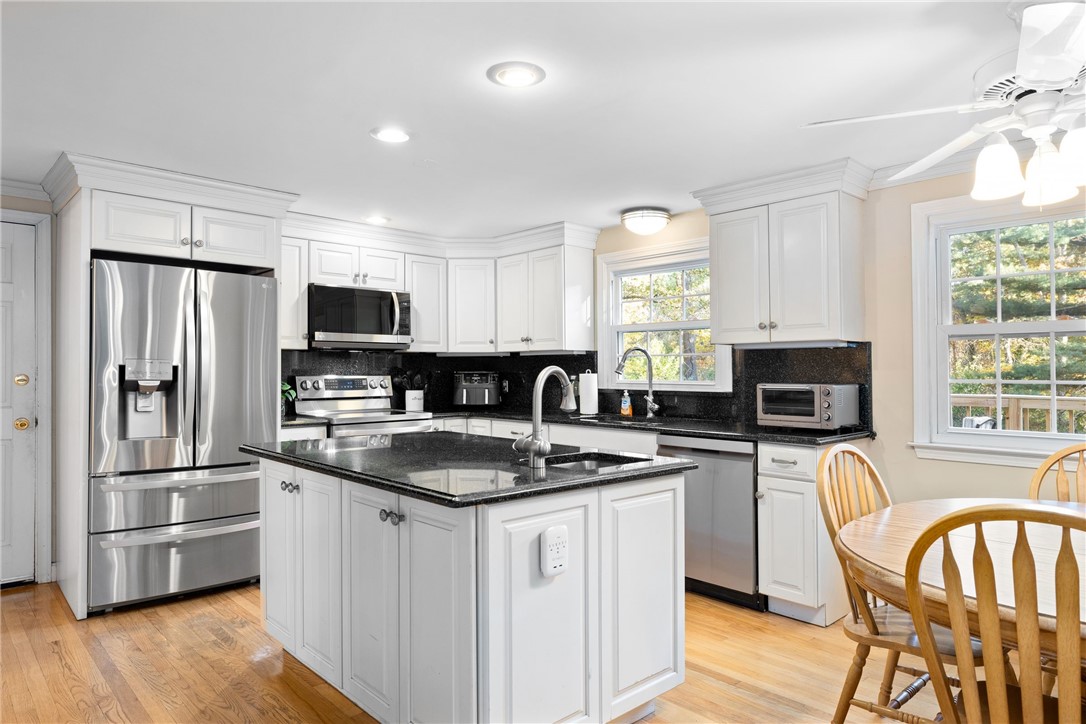 672 Plainfield Pike Scituate, RI 02857 - Photo 5 of 39