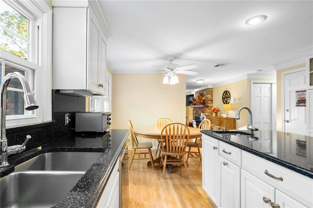 672 Plainfield Pike Scituate, RI 02857 - Photo 8 of 39