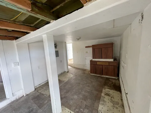 a view of utility room