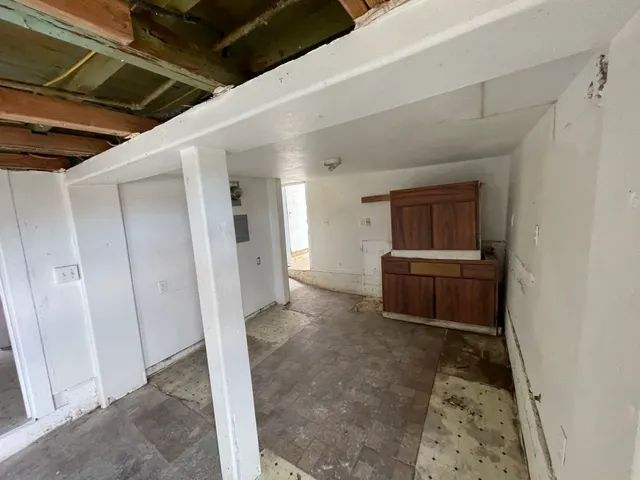 a view of utility room