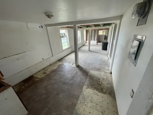 a view of entryway with livingroom