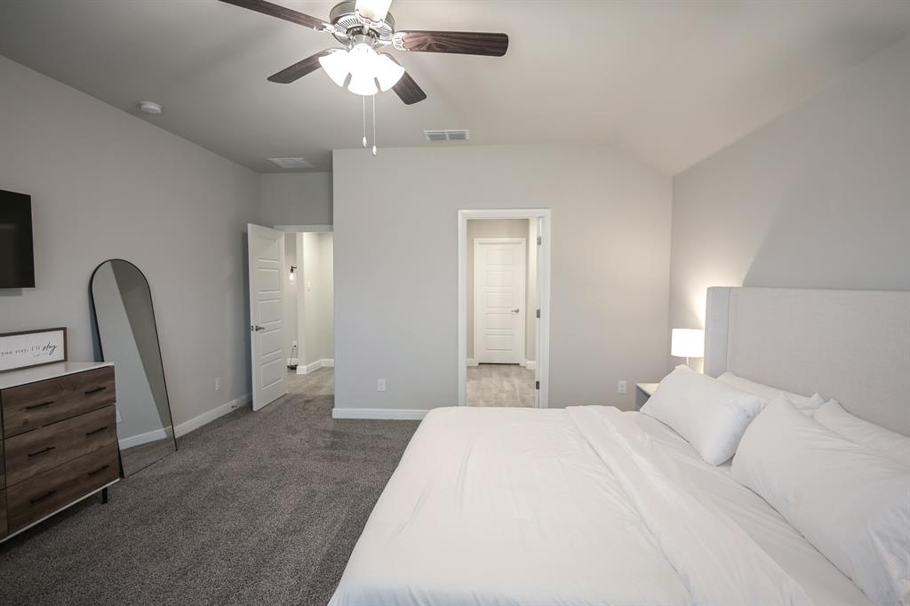 725 Golden Gate Pk Road Alvarado, TX 76009 - Photo 26 of 35 enSuite Bath