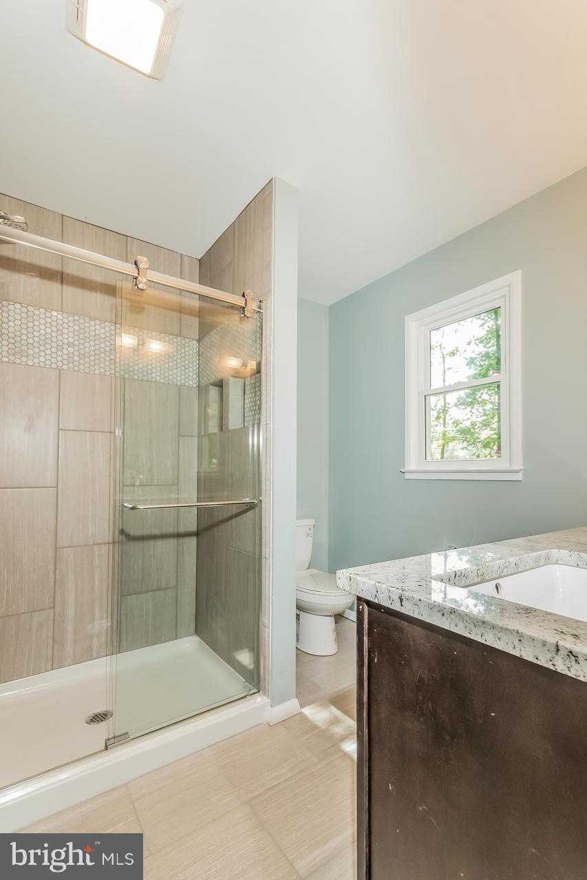 6524 Greenview Lane Springfield, VA 22152 - Photo 14 of 28 Bath (Master)