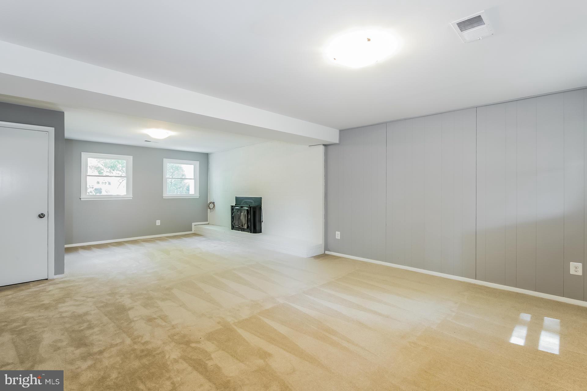 6524 Greenview Lane Springfield, VA 22152 - Photo 18 of 28 Family Room