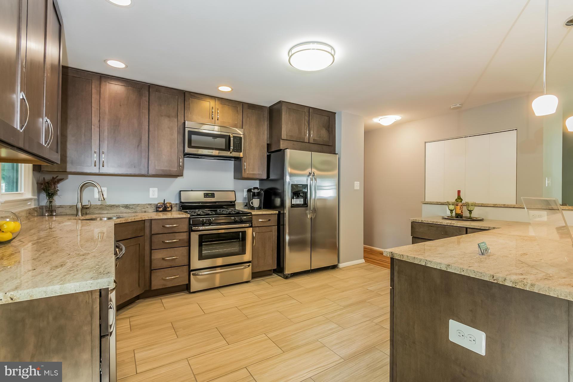 6524 Greenview Lane Springfield, VA 22152 - Photo 7 of 28 Kitchen