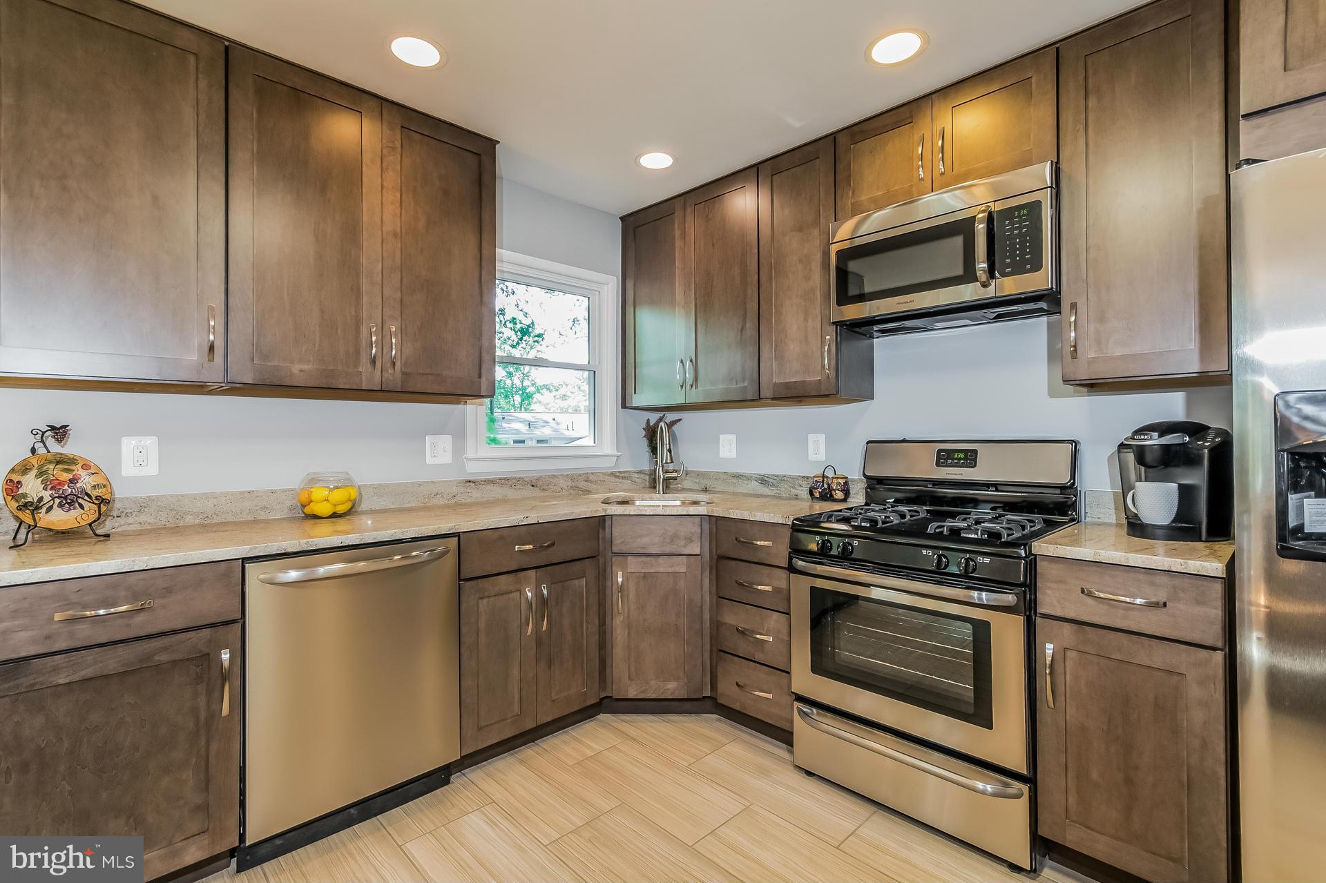 6524 Greenview Lane Springfield, VA 22152 - Photo 8 of 28 Kitchen
