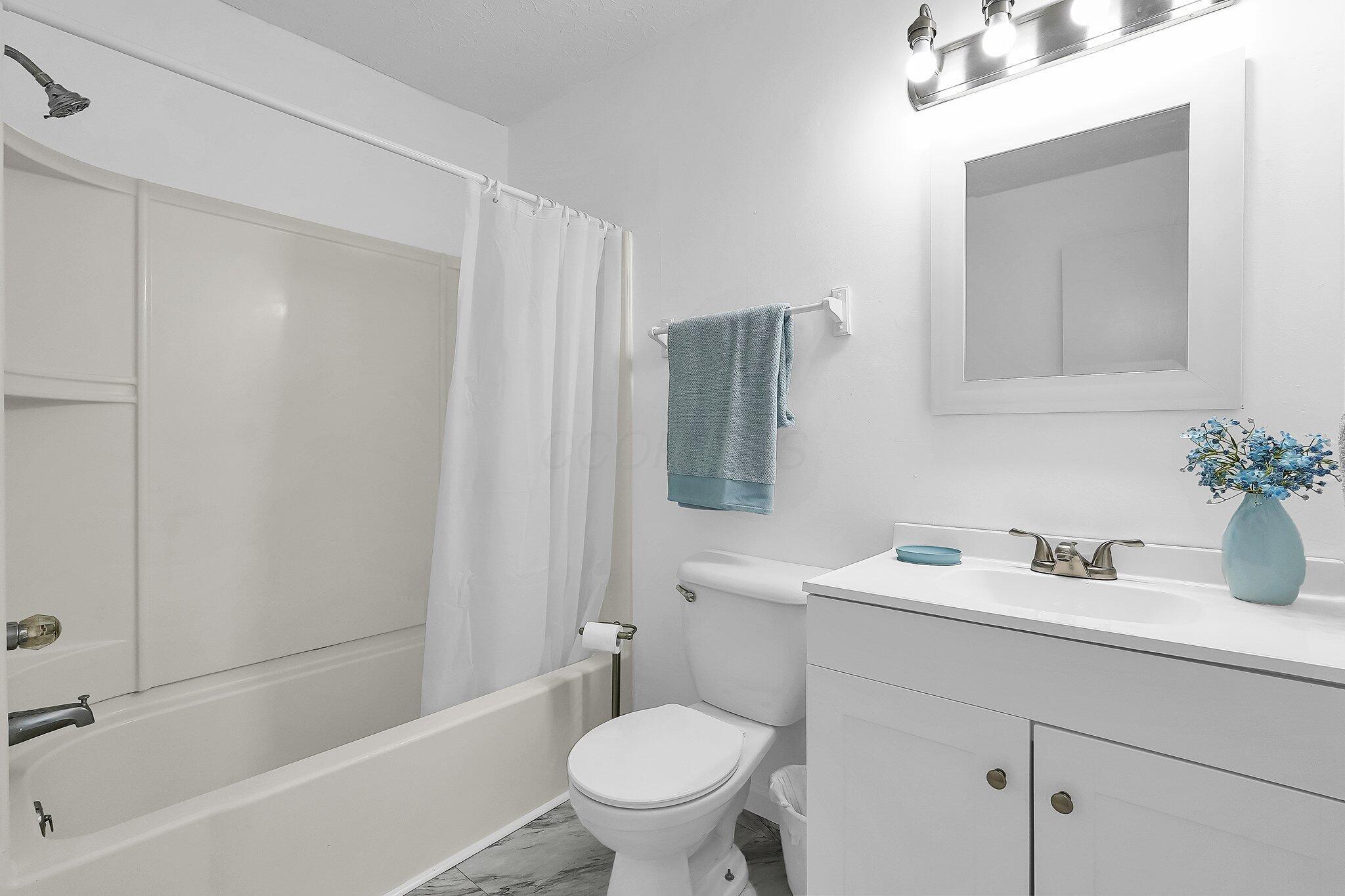 5921 Parkglen Road Galloway, OH 43119 - Photo 21 of 29 Full Bath