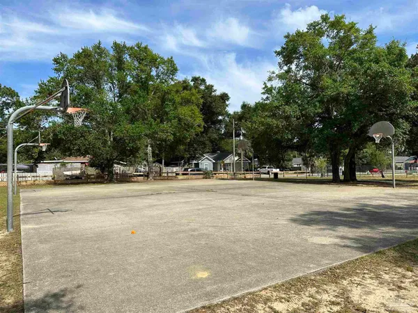 $1,695 | 1970 West Romana Street, Pensacola, FL 32502
