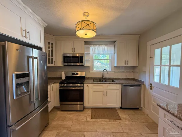 $1,695 | 1970 West Romana Street, Pensacola, FL 32502