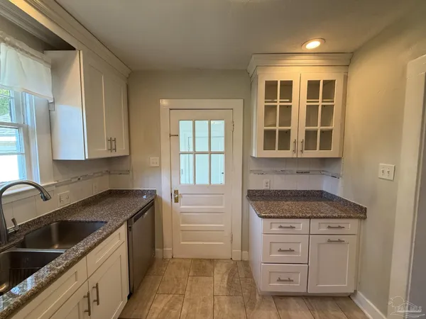 $1,695 | 1970 West Romana Street, Pensacola, FL 32502