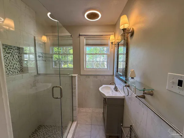 $1,695 | 1970 West Romana Street, Pensacola, FL 32502