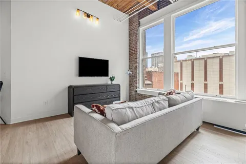 $159,000 | 308 West 8th Street, Unit 304, Kansas City, MO 64105