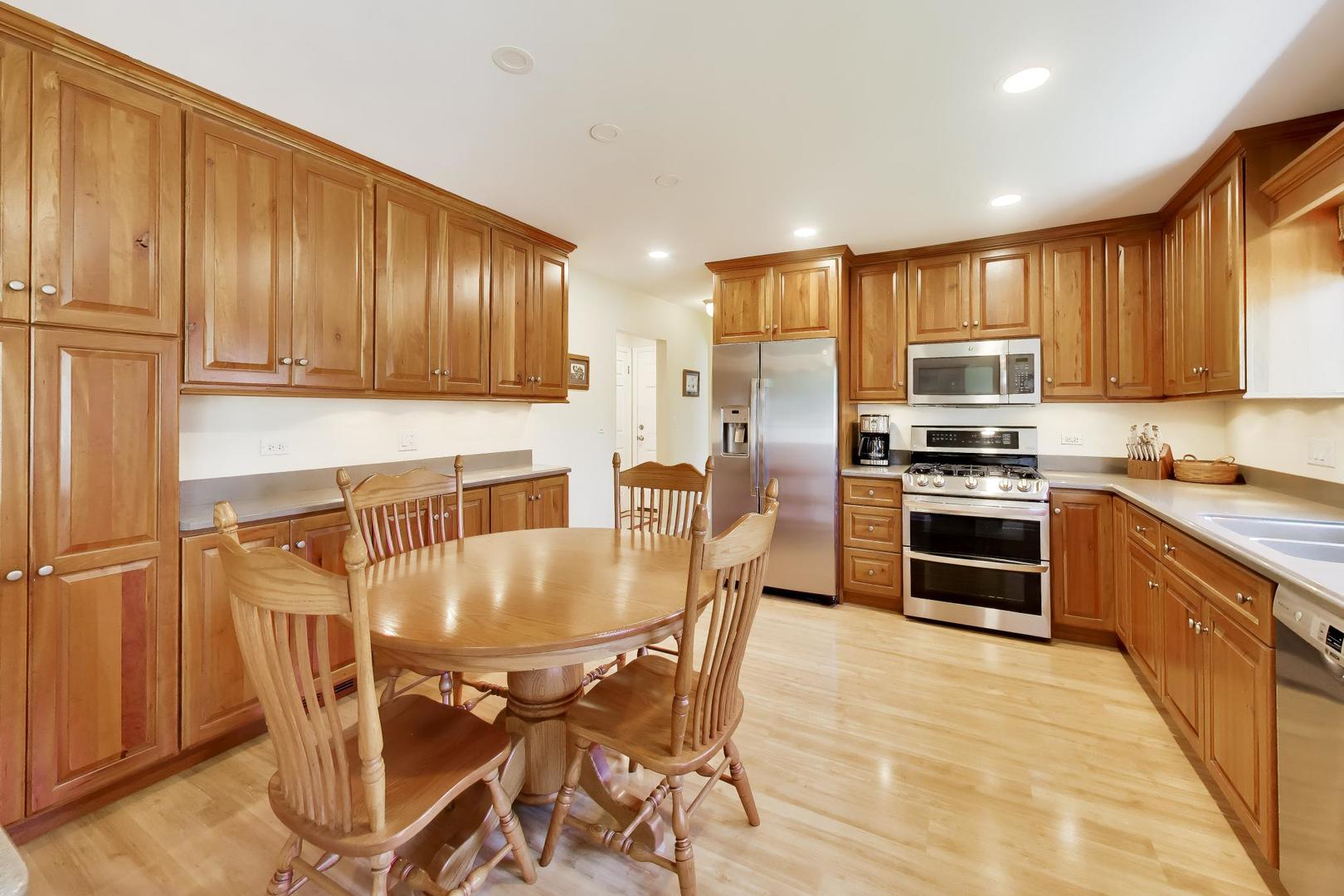 2505 East Mayfair Road Arlington Heights, IL 60004 - Photo 7 of 33