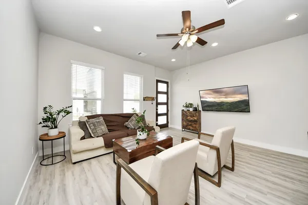 $2,300 | 9017 Lonestar Creekbend Lane, Houston, TX 77080