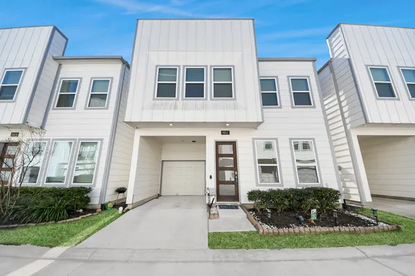 $2,300 | 9017 Lonestar Creekbend Lane, Houston, TX 77080