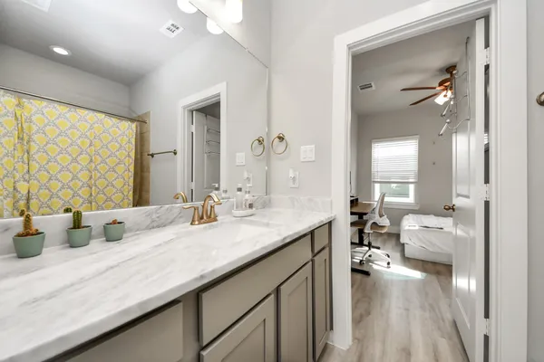 $2,300 | 9017 Lonestar Creekbend Lane, Houston, TX 77080