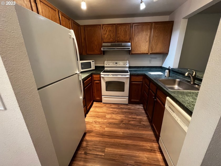 4880 Southwest Scholls Ferry Road, Unit 2 Portland, OR 97225 - Photo 20 of 26 Gallery Image 20