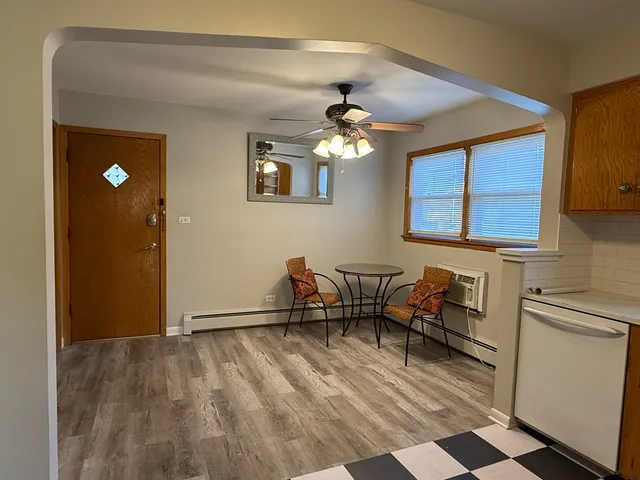 $2,195 | 5736 West Gunnison Street, Unit 2, Chicago, IL 60630