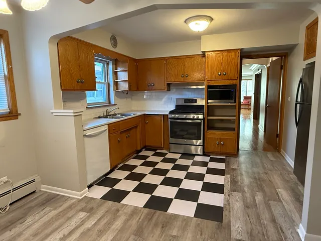 $2,195 | 5736 West Gunnison Street, Unit 2, Chicago, IL 60630