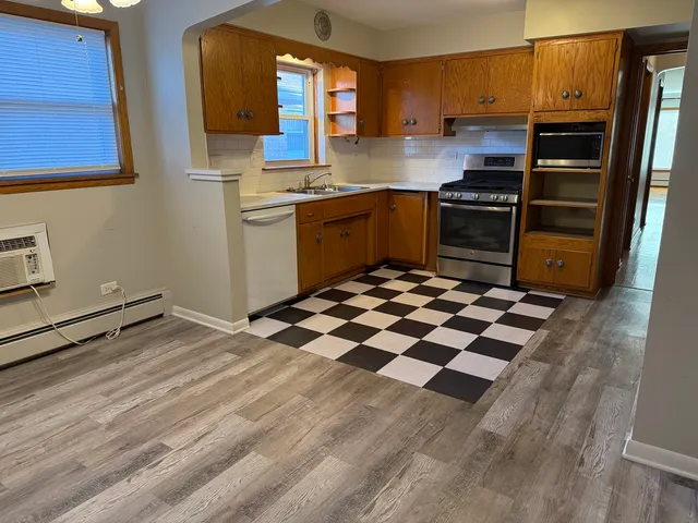 $2,195 | 5736 West Gunnison Street, Unit 2, Chicago, IL 60630