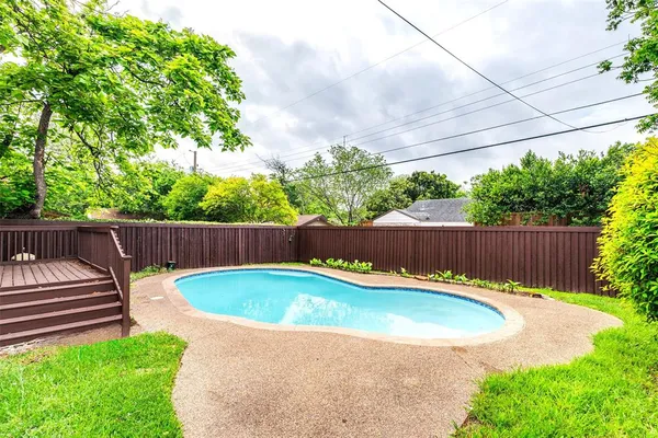 $2,495 | 2638 Burlington Boulevard, Dallas, TX 75211