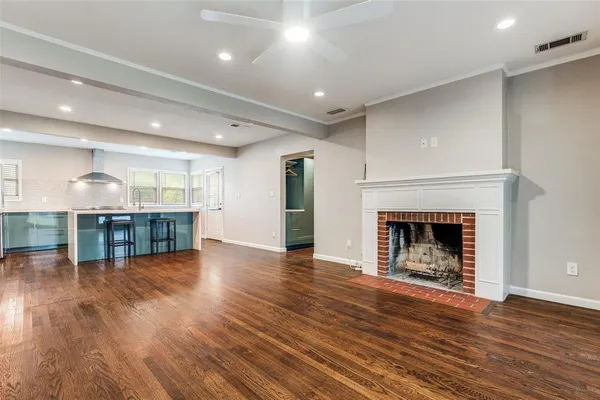 $2,495 | 2638 Burlington Boulevard, Dallas, TX 75211