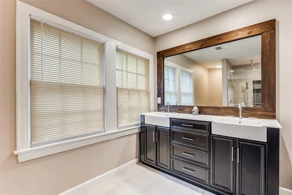 $2,495 | 2638 Burlington Boulevard, Dallas, TX 75211