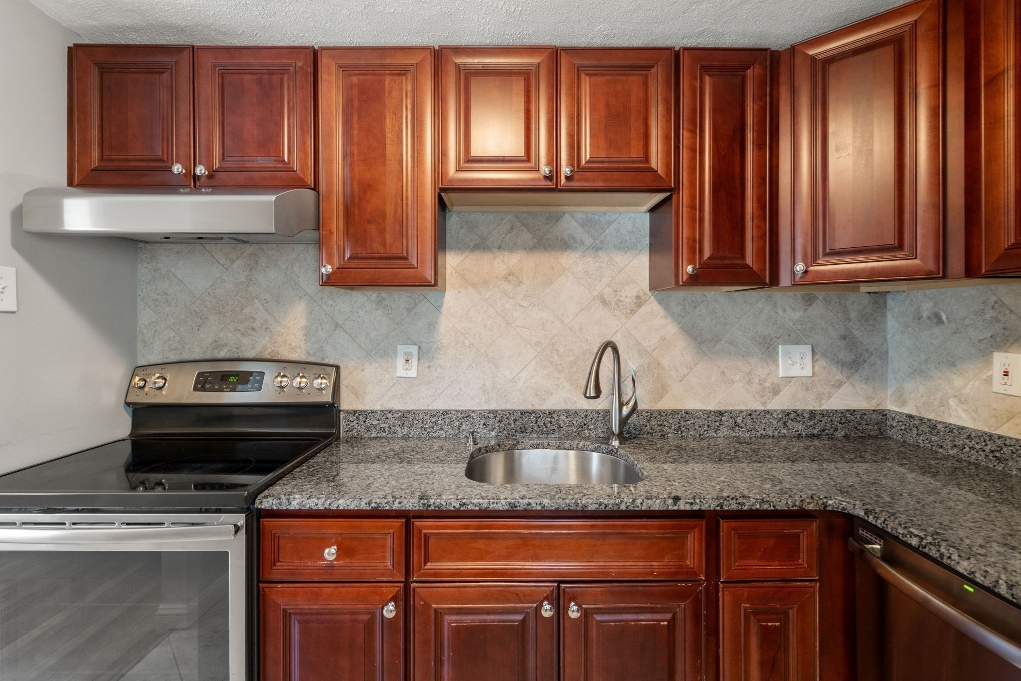 133 Beaconsfield Road, Unit 44 Brookline, MA 02445 - Photo 4 of 26 Gallery Image 4