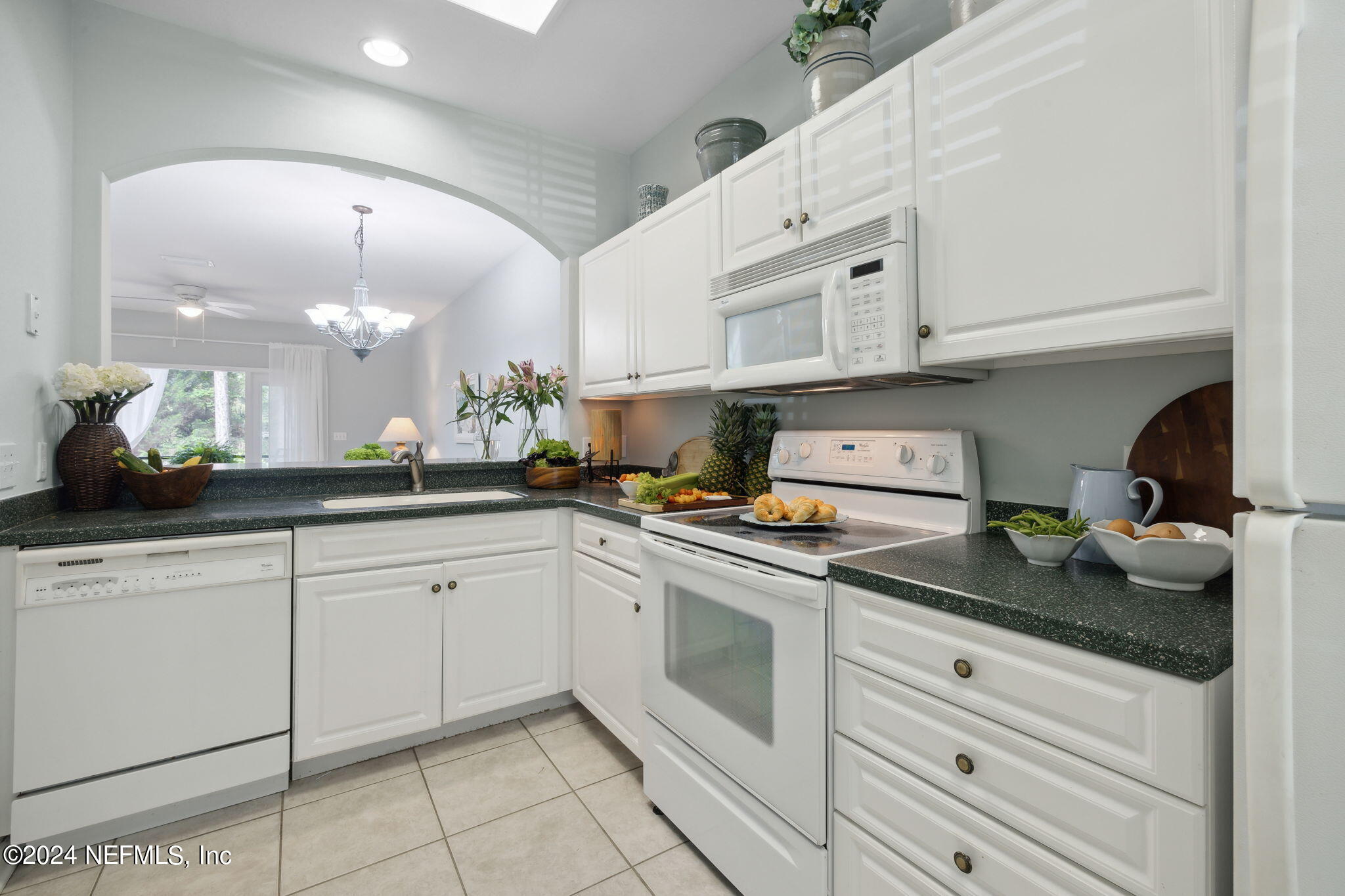 3111 Haley Pointe Road St. Augustine, FL 32084 - Photo 7 of 70 Pass through and breakfast bar