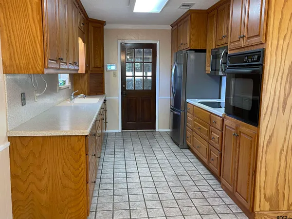 $314,500 | 158 Poinsettia Circle, Terrell, TX 75160