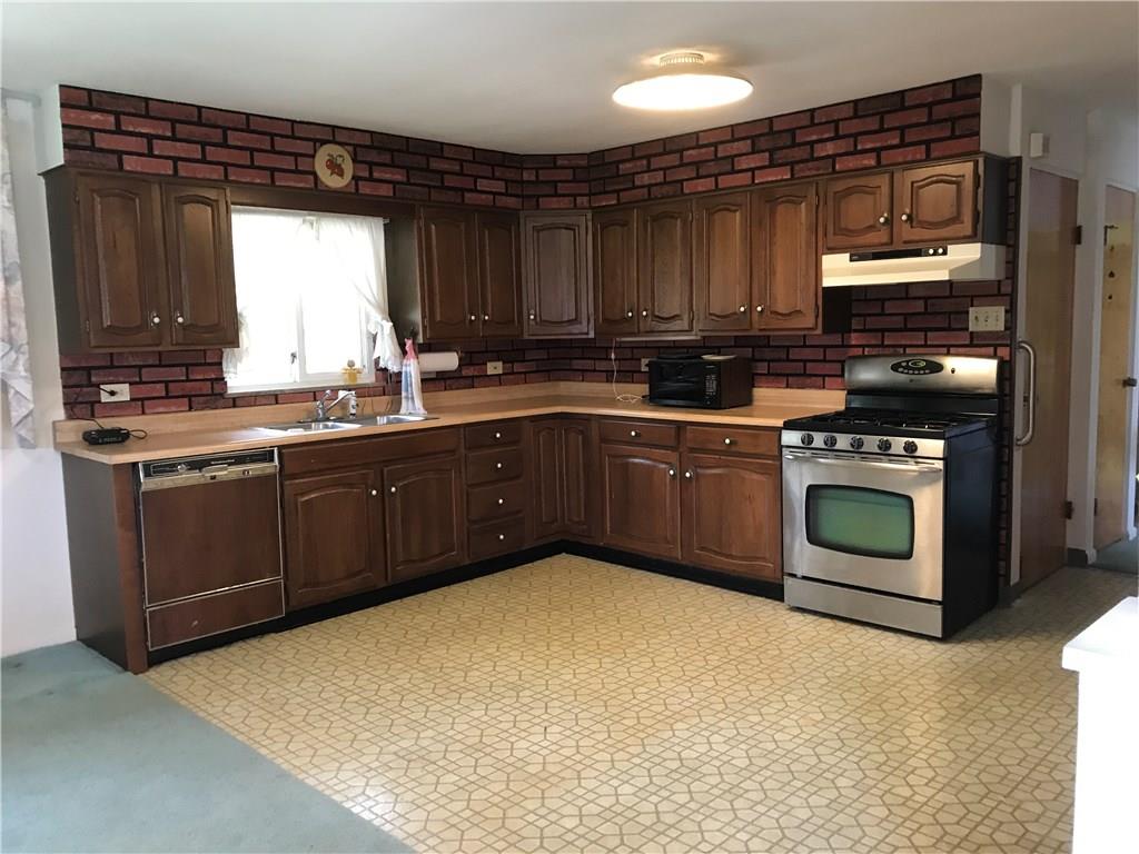 2845 Reiter Road Pittsburgh, PA 15235 - Photo 2 of 19 Large Eat-In-Kitchen