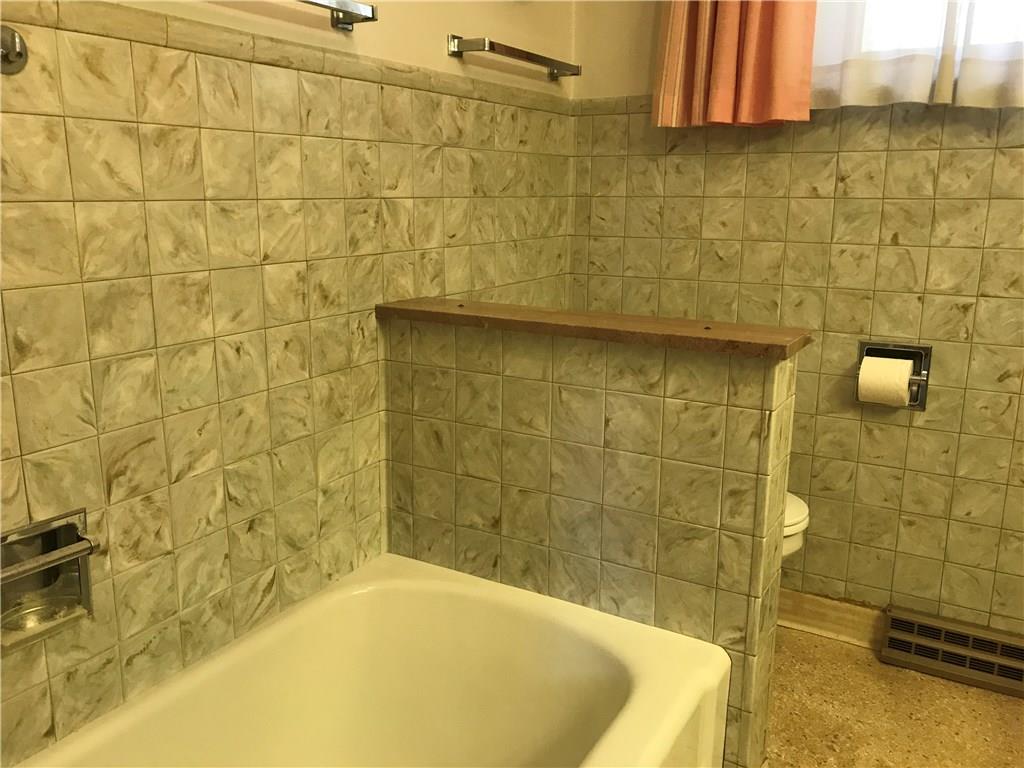 2845 Reiter Road Pittsburgh, PA 15235 - Photo 7 of 19 Main Bathroom