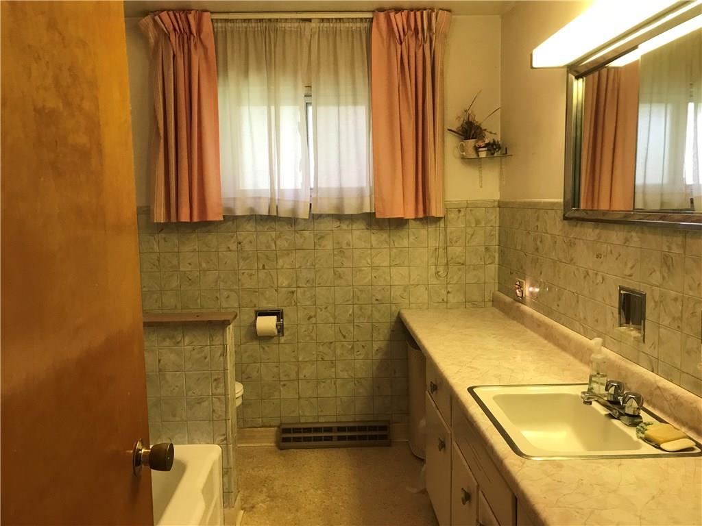 2845 Reiter Road Pittsburgh, PA 15235 - Photo 8 of 19 Bathroom