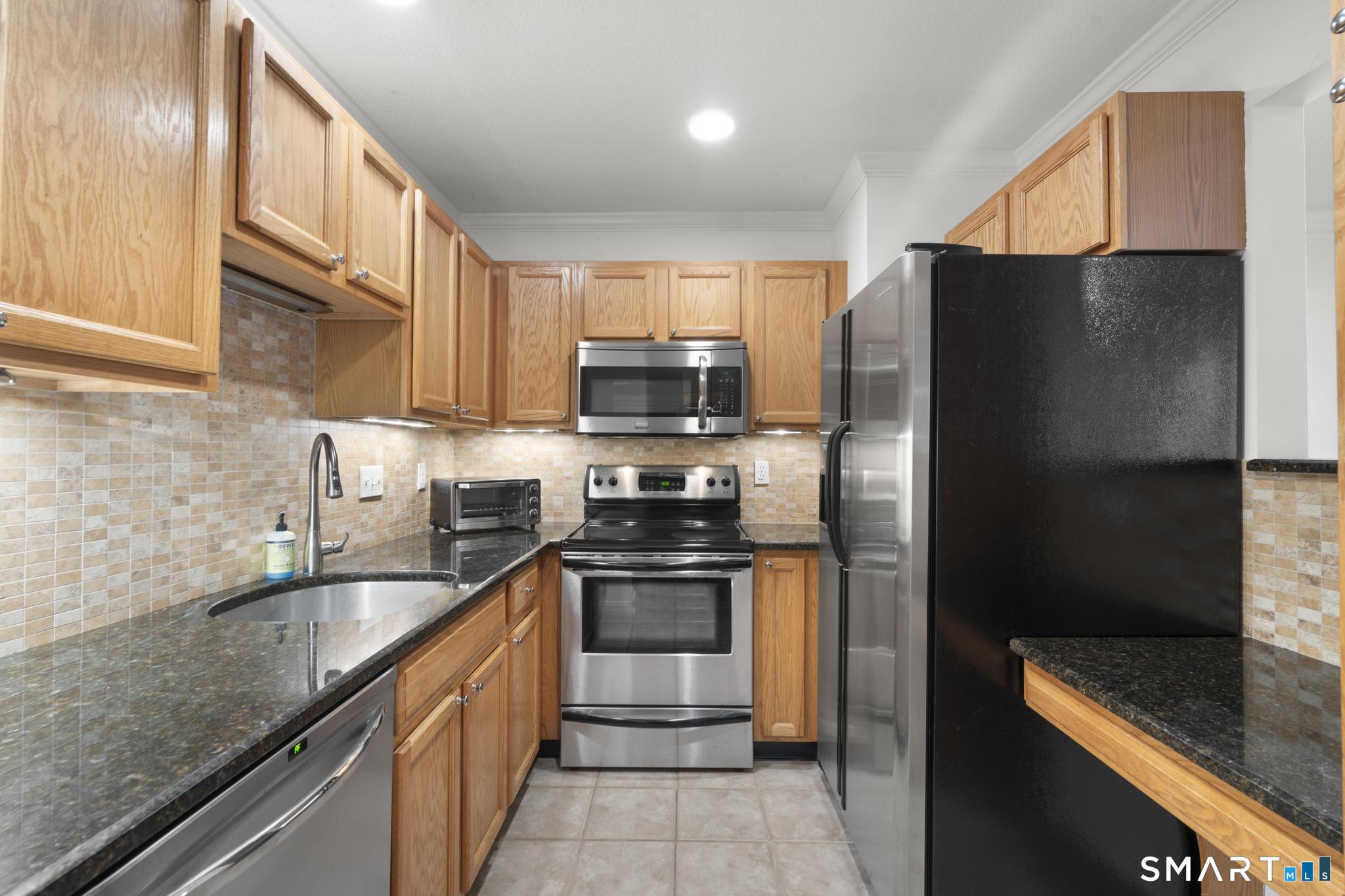 175 South End Road, Unit F37 East Haven, CT 06512 - Photo 9 of 35