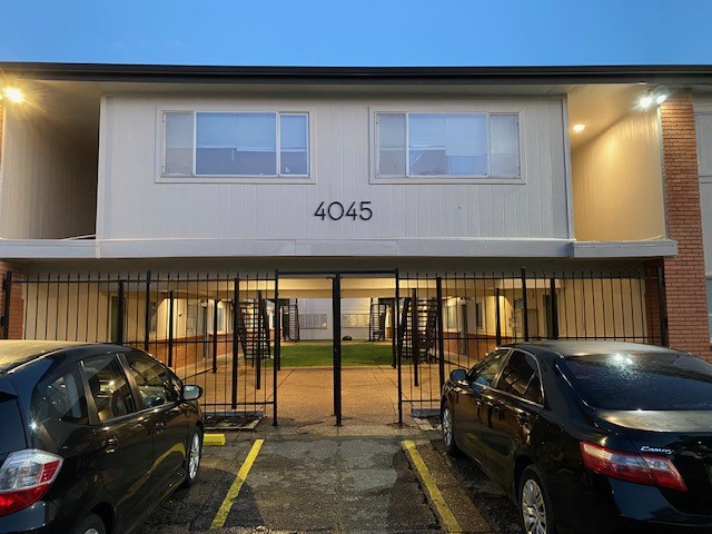 4045 West Bellfort Avenue, Unit 1 Houston, TX 77025 - Photo 1 of 9