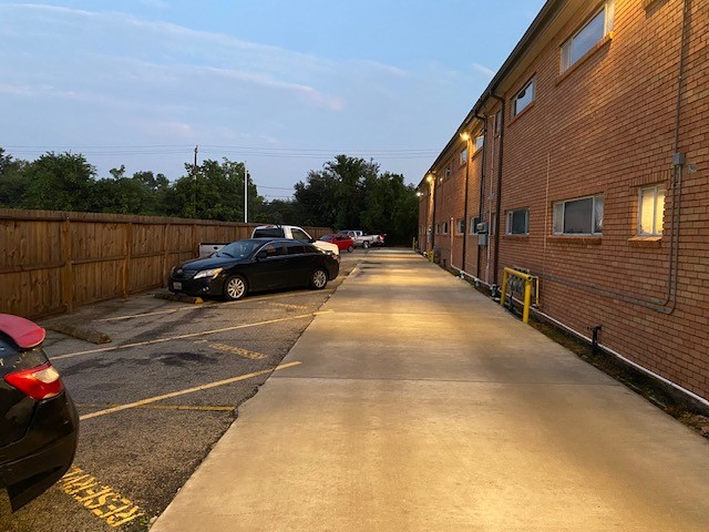 4045 West Bellfort Avenue, Unit 1 Houston, TX 77025 - Photo 8 of 9