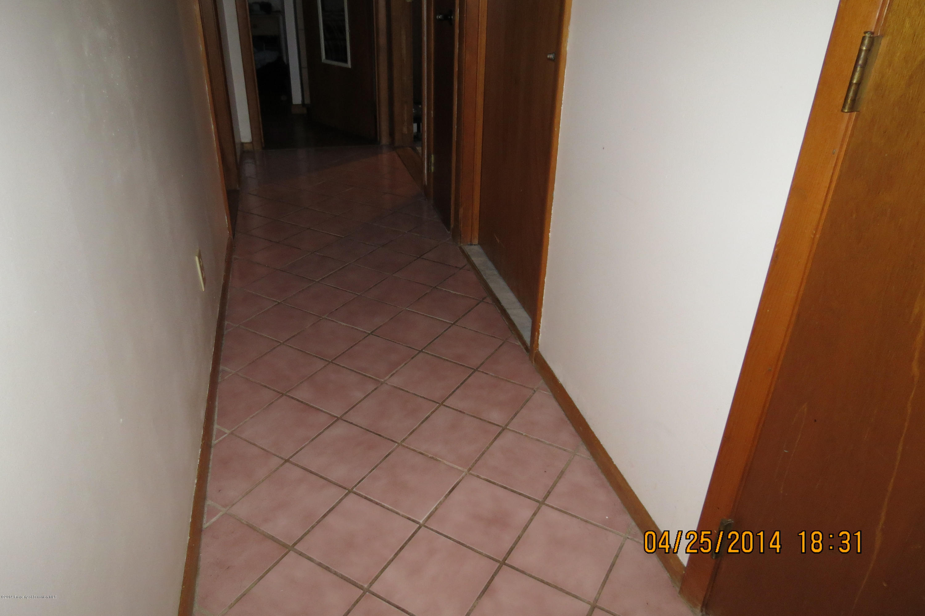 5300 Jubilee Road Moscow, PA 18444 - Photo 7 of 10 a view of a hallway