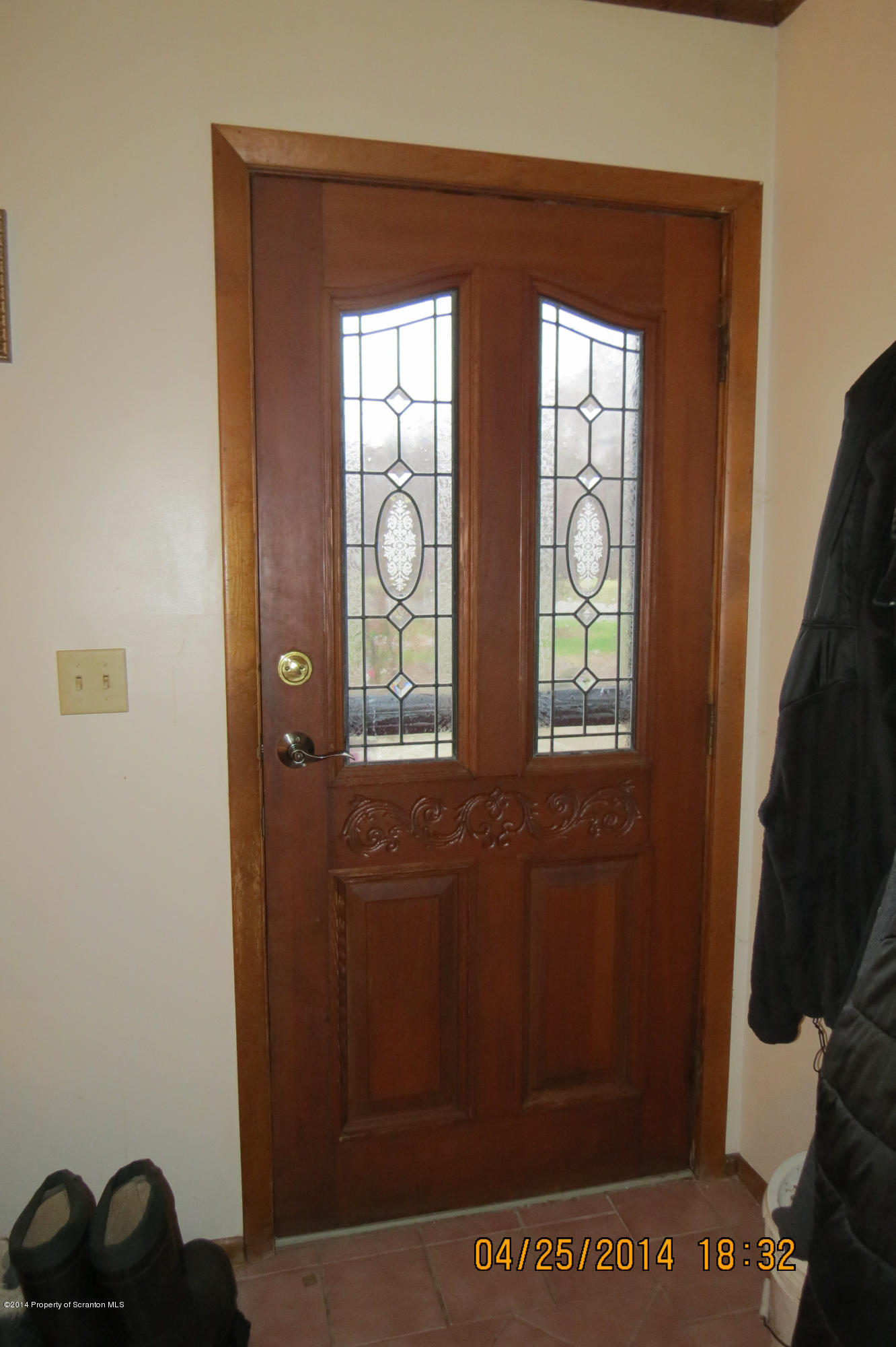 5300 Jubilee Road Moscow, PA 18444 - Photo 8 of 10 a view of entryway with window