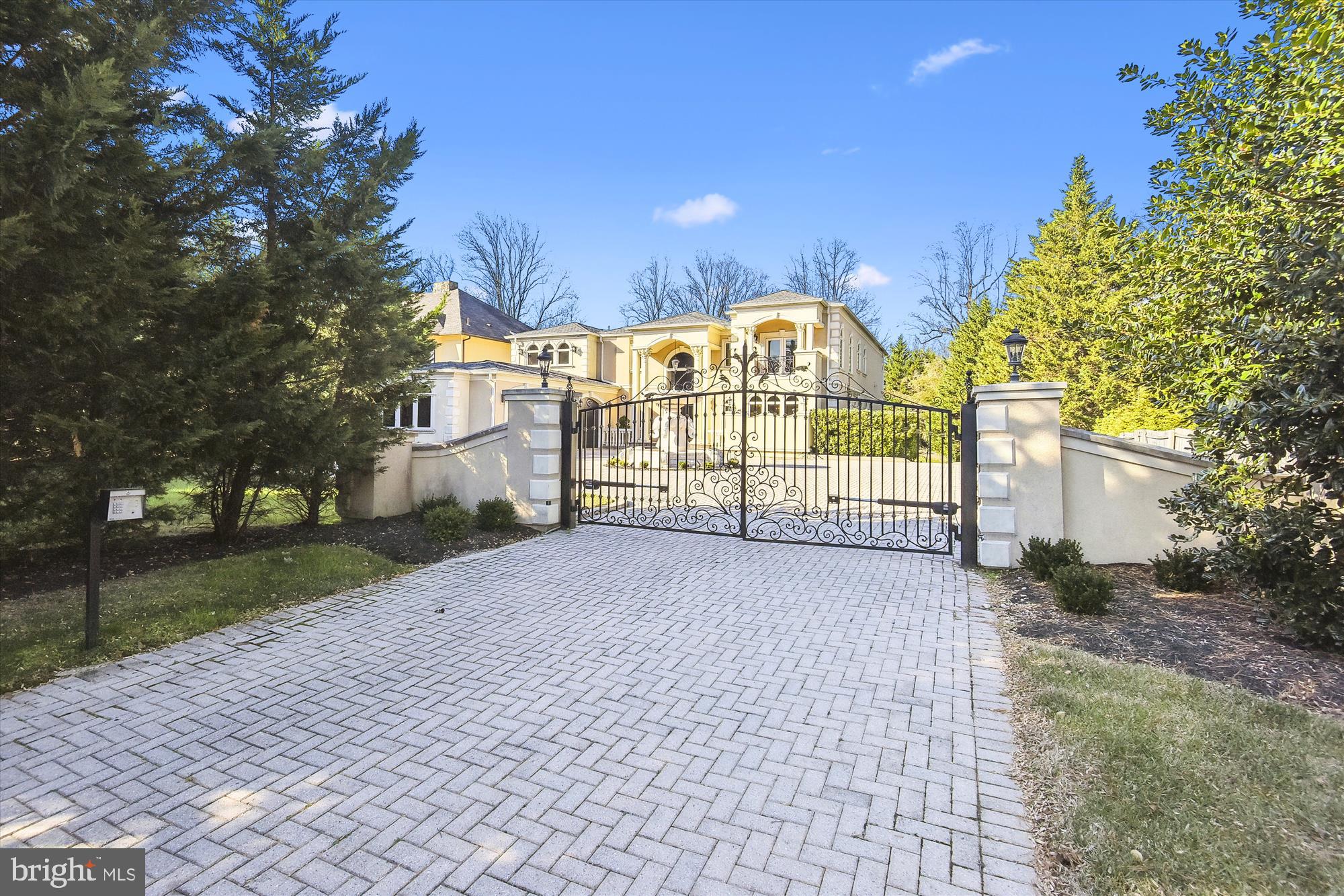 10222 Falls Road Potomac, MD 20854 - Photo 1 of 85