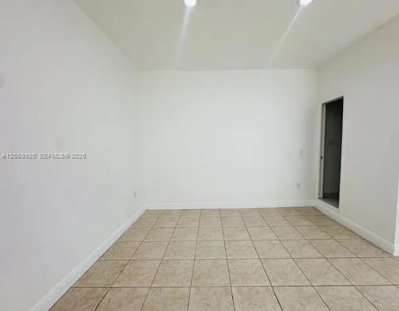 $1,400 | Miami-Dade County, Miami, FL 33177